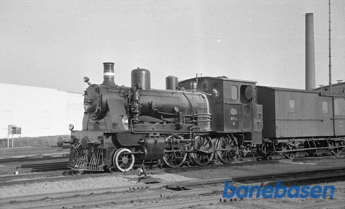 Damplokomotiv nr. 3 + OMB E-vogn Damplokomotiv nr. 3 + OMB E-vogn