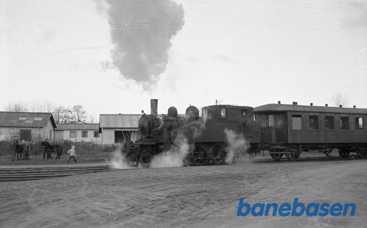 Damplokomotiv nr. 14 rangerer med godstog Damplokomotiv nr. 14 rangerer med godstog