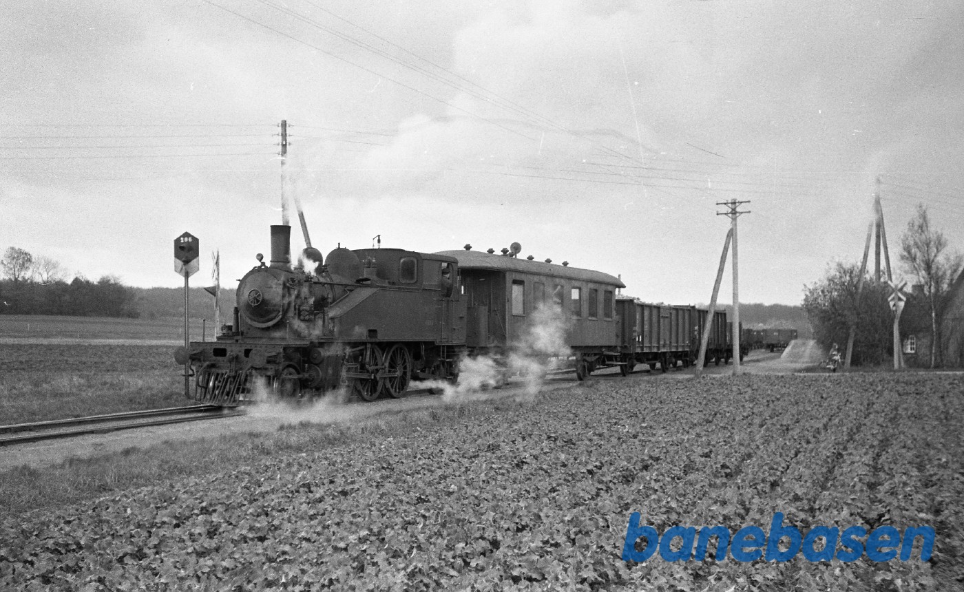 Damplokomotiv nr. 14 rangerer med godstog Damplokomotiv nr. 14 rangerer med godstog
