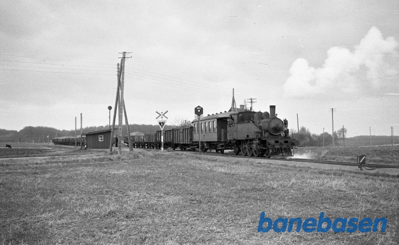 Damplokomotiv nr. 14 rangerer med godstog Damplokomotiv nr. 14 rangerer med godstog