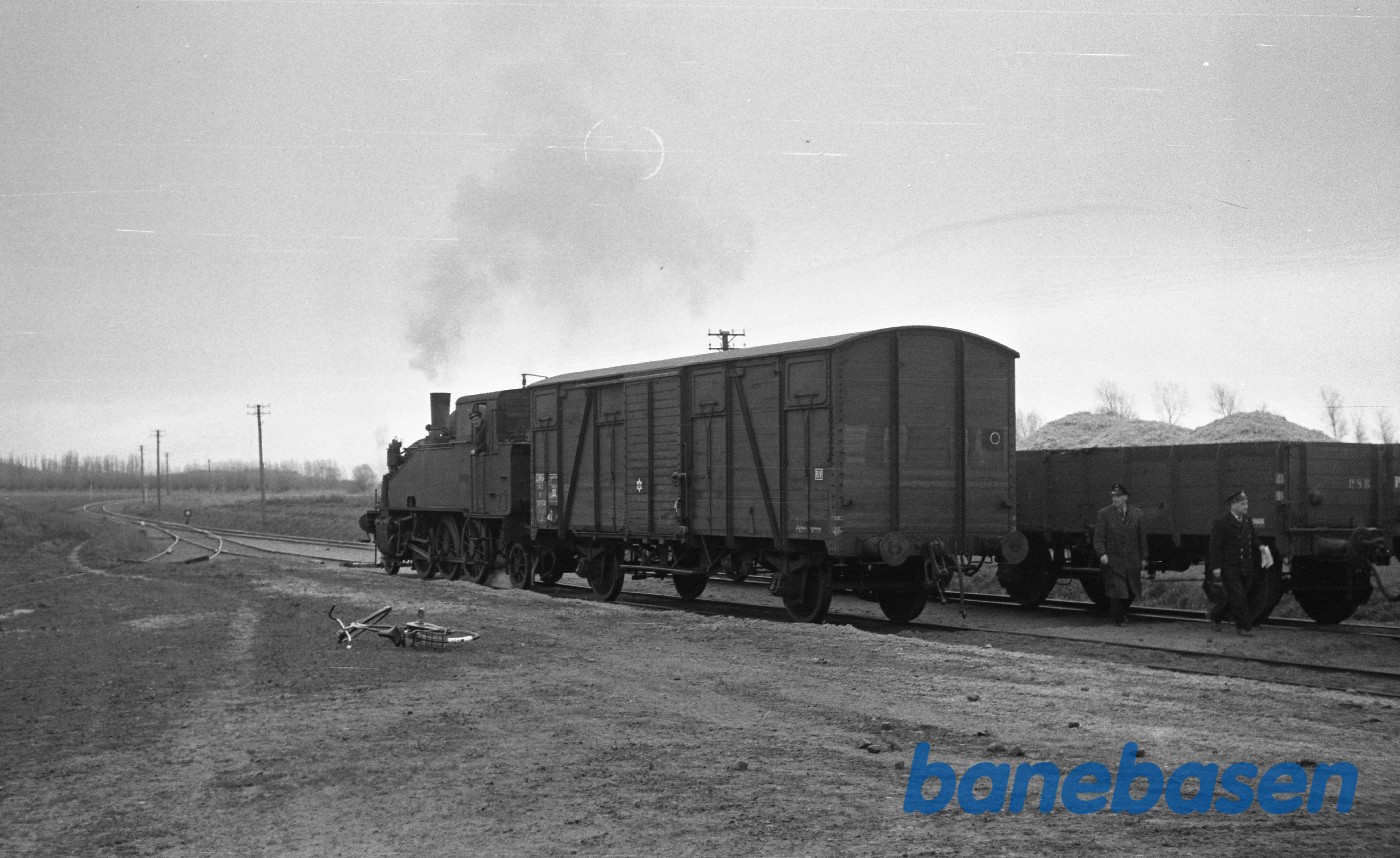 Damplokomotiv nr. 14 rangerer med godstog Damplokomotiv nr. 14 rangerer med godstog