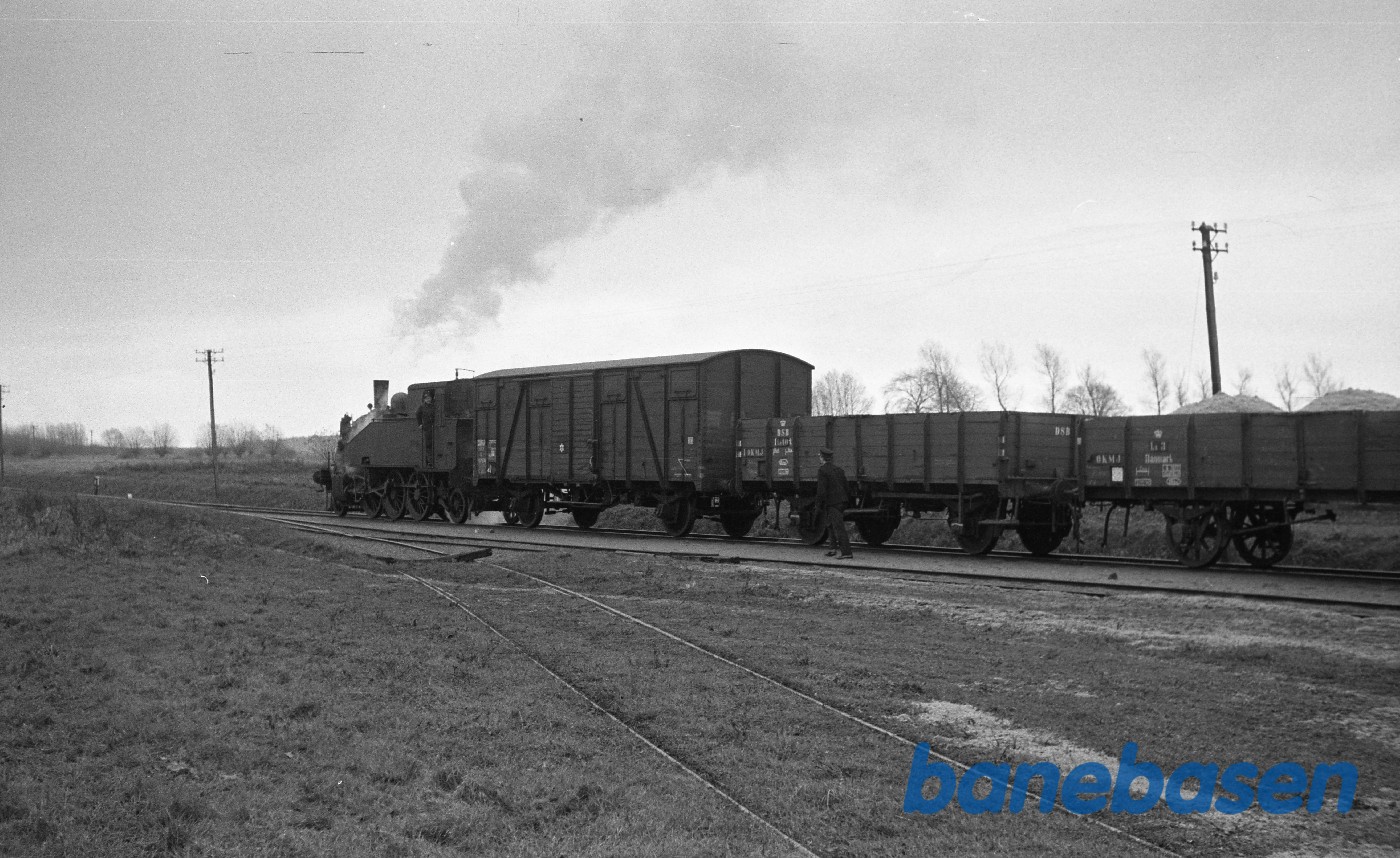 Damplokomotiv nr. 14 rangerer med godstog Damplokomotiv nr. 14 rangerer med godstog