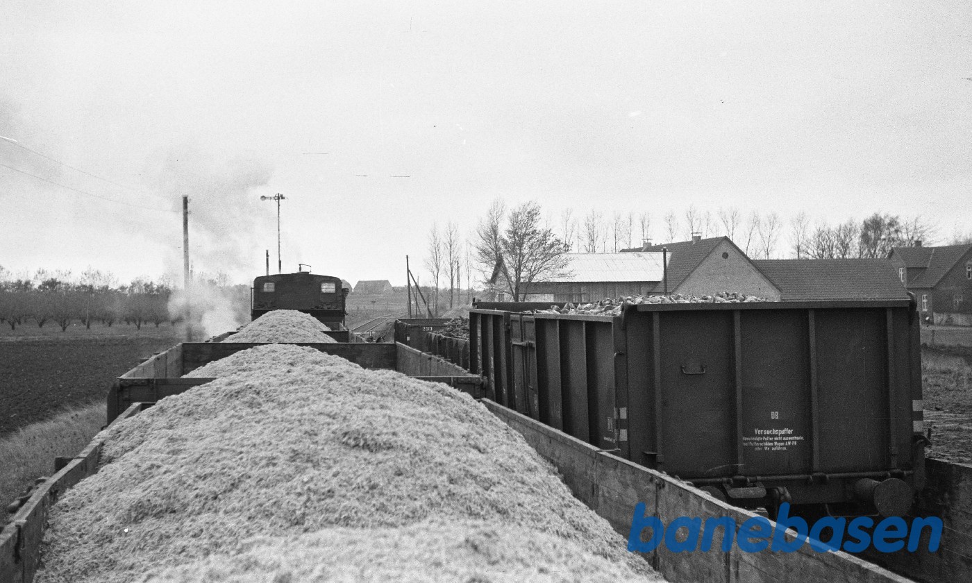 Damplokomotiv nr. 14 rangerer med godstog Damplokomotiv nr. 14 rangerer med godstog