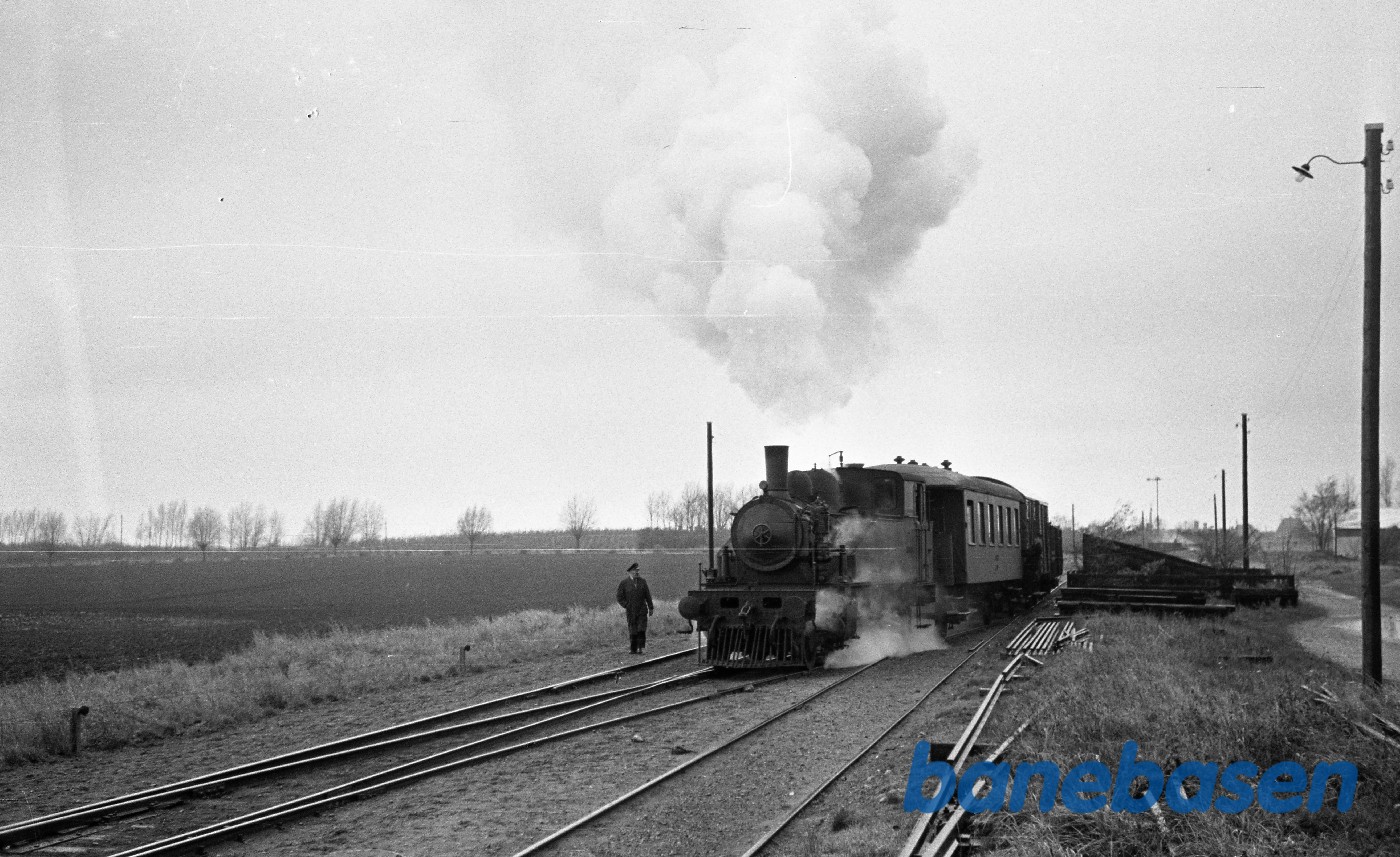 Damplokomotiv nr. 14 rangerer med godstog Damplokomotiv nr. 14 rangerer med godstog