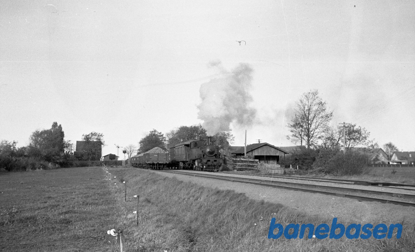 Damplokomotiv nr. 14 rangerer med godstog Damplokomotiv nr. 14 rangerer med godstog