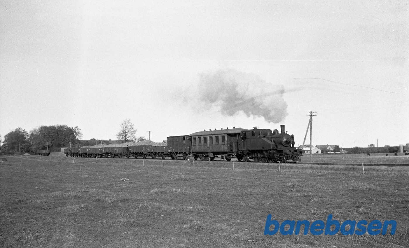 Damplokomotiv nr. 14 rangerer med godstog Damplokomotiv nr. 14 rangerer med godstog