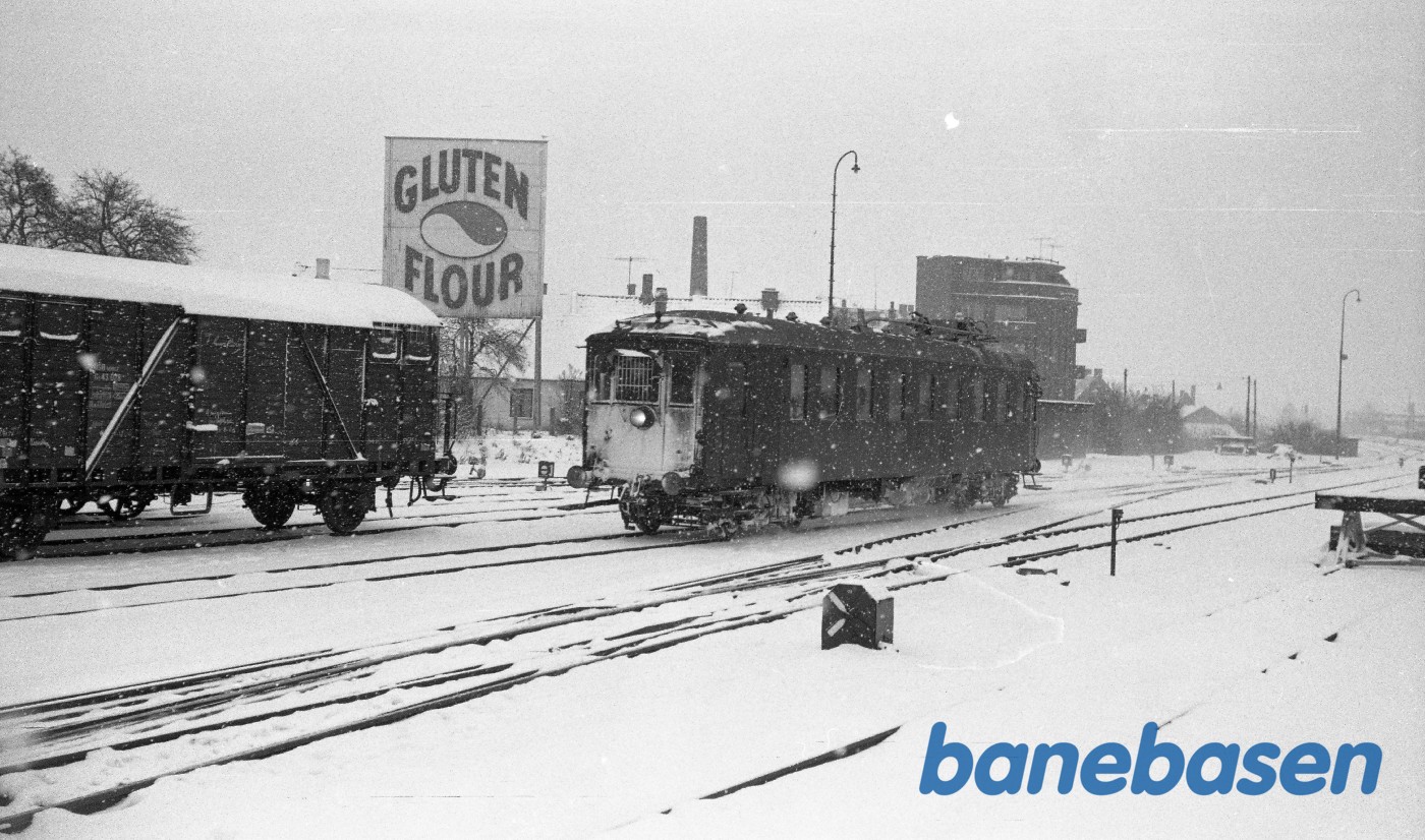 MH -motorvogn under indkørsel fra Kerteminde MH -motorvogn under indkørsel fra Kerteminde