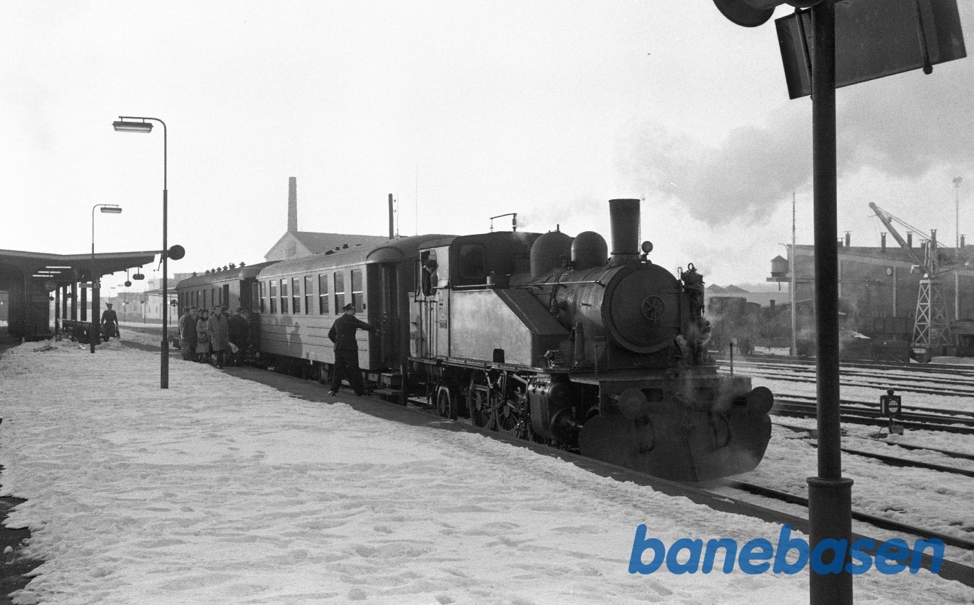 Damplokomotiv nr. 14 med persontog til Martofte Damplokomotiv nr. 14 med persontog til Martofte