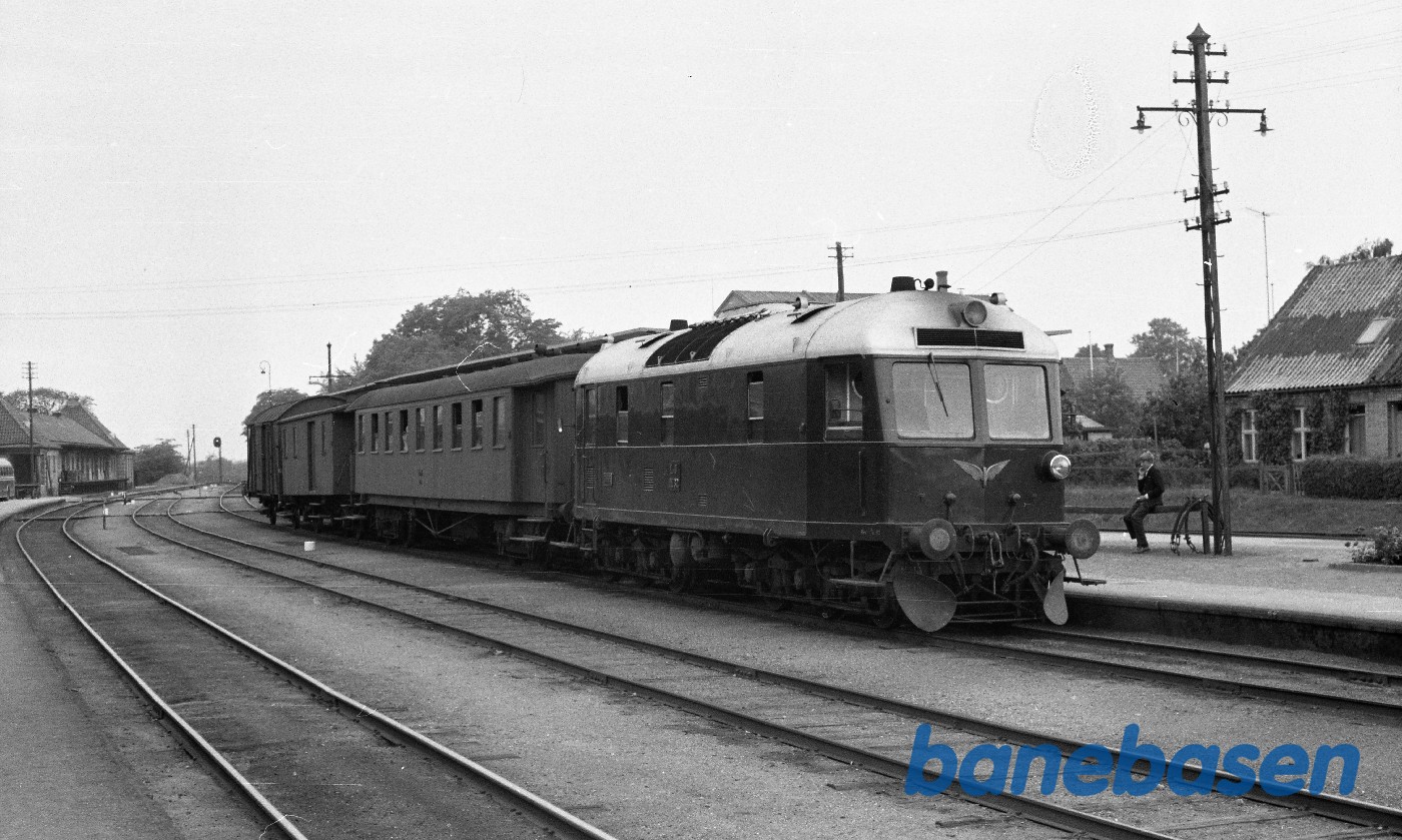 M 32 med persontog M 32 med persontog