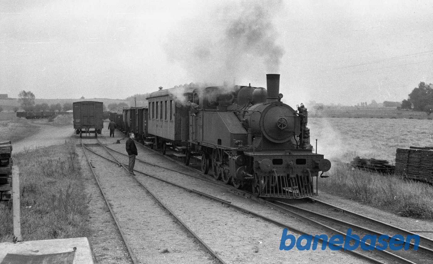 Damplokomotiv nr. 14 med roetog til Odense Damplokomotiv nr. 14 med roetog til Odense