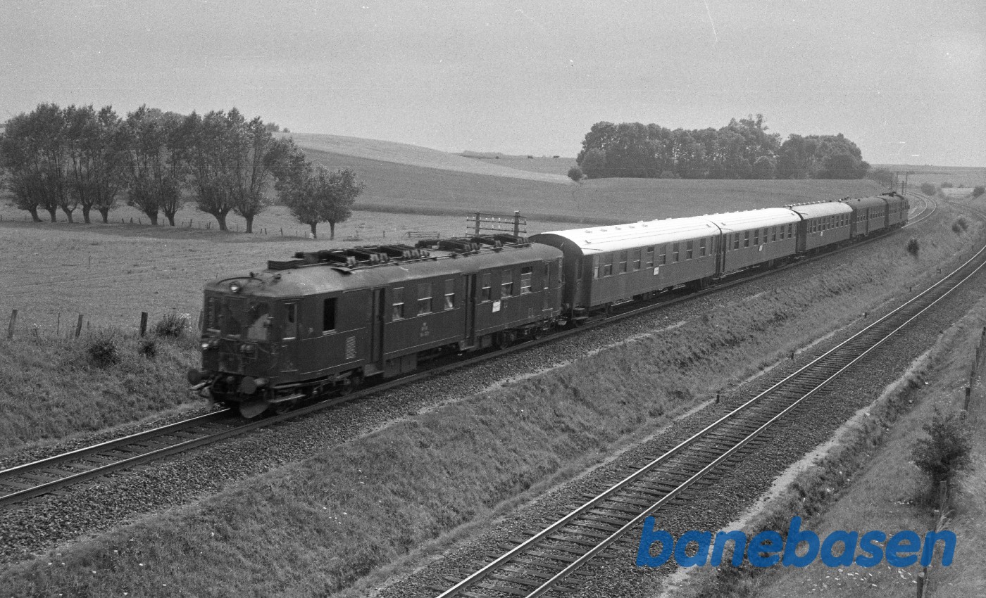 MO 5xx med "Englænderen" mod Odense, ved Elmelund MO 5xx med "Englænderen" mod Odense, ved Elmelund