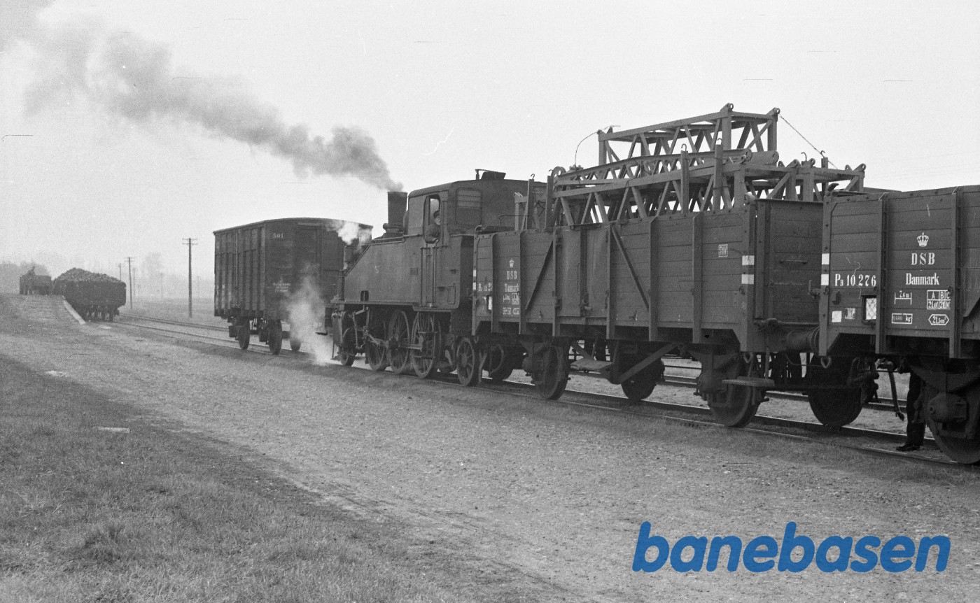 Damplokomotiv nr. 14 rangerer med godstog Damplokomotiv nr. 14 rangerer med godstog