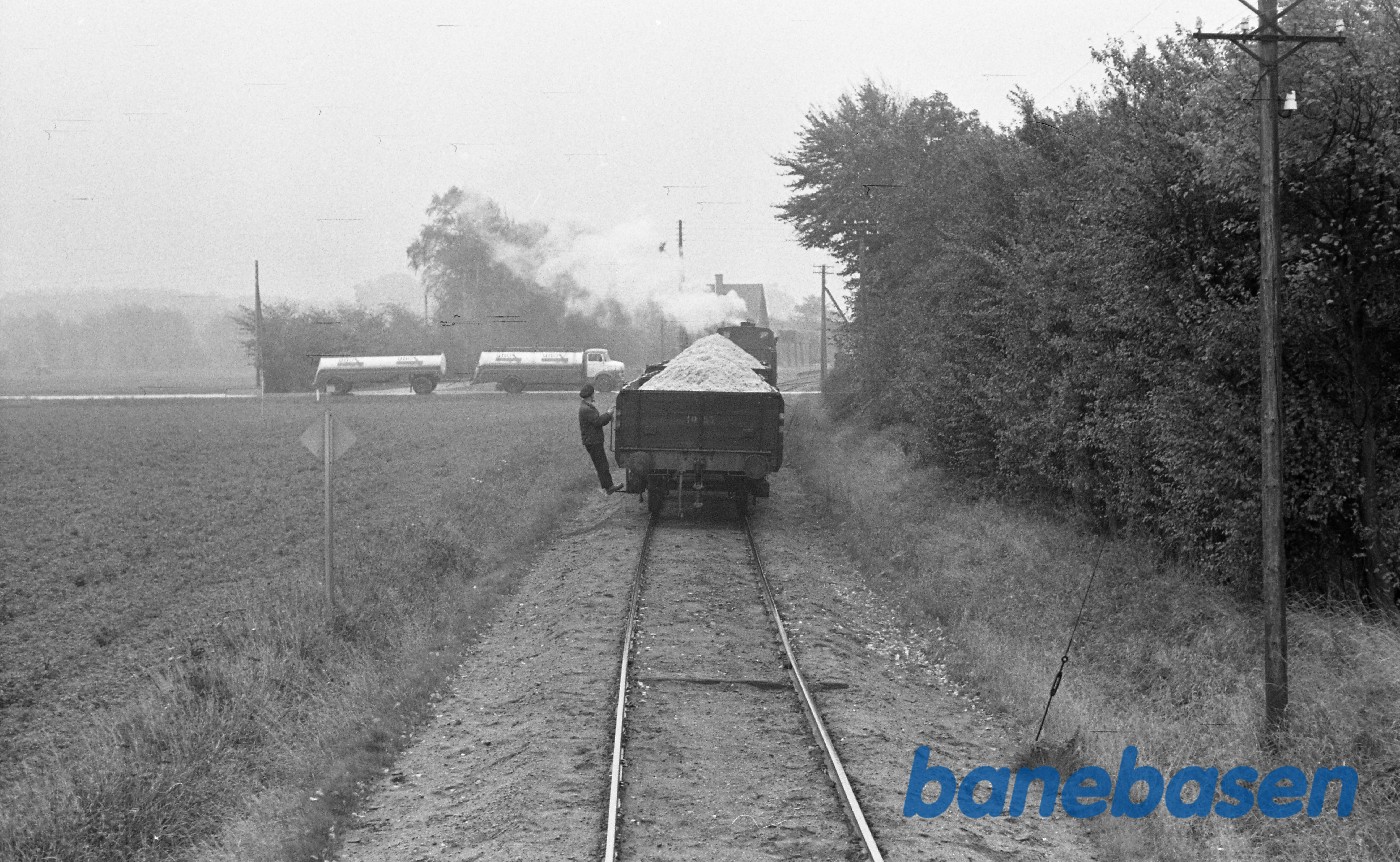 Damplokomotiv nr. 14 rangerer med godstog Damplokomotiv nr. 14 rangerer med godstog