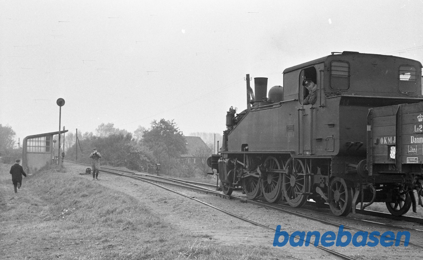 Damplokomotiv nr. 14 rangerer med godstog Damplokomotiv nr. 14 rangerer med godstog