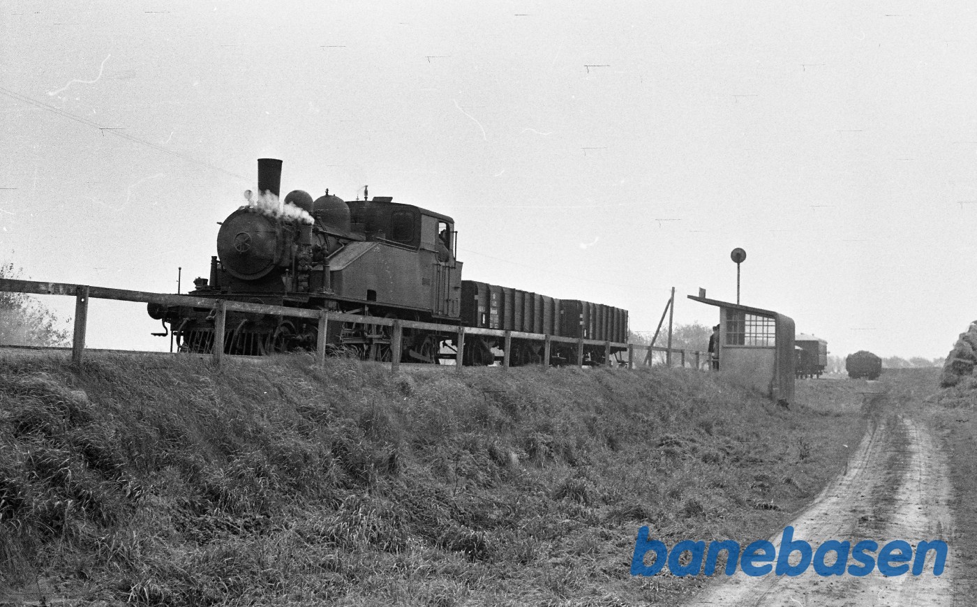 Damplokomotiv nr. 14 rangerer med godstog Damplokomotiv nr. 14 rangerer med godstog