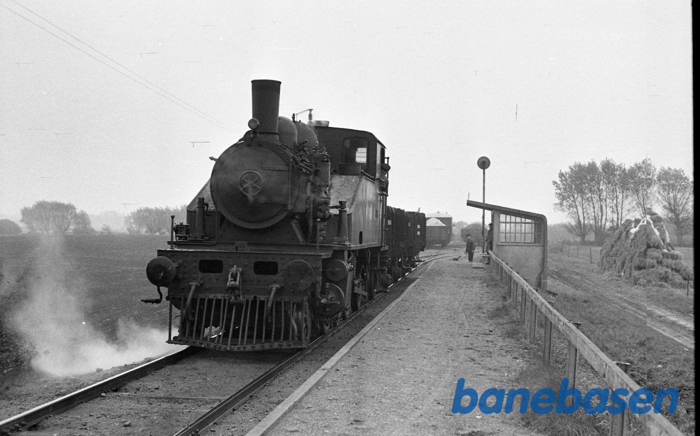 Damplokomotiv nr. 14 rangerer med godstog Damplokomotiv nr. 14 rangerer med godstog