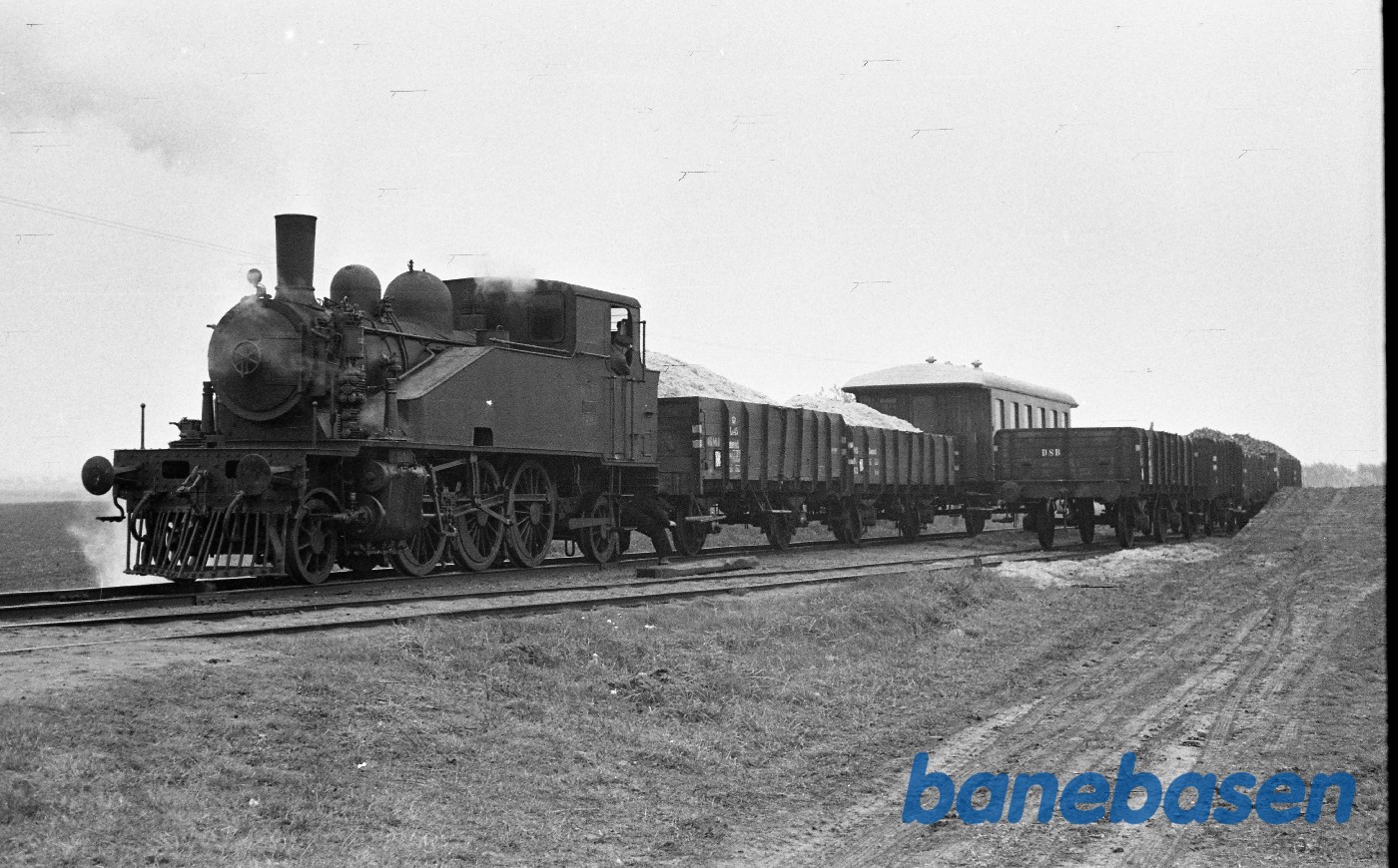 Damplokomotiv nr. 14 rangerer med godstog Damplokomotiv nr. 14 rangerer med godstog