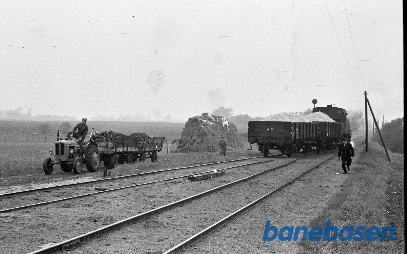 Damplokomotiv nr. 14 rangerer med godstog Damplokomotiv nr. 14 rangerer med godstog