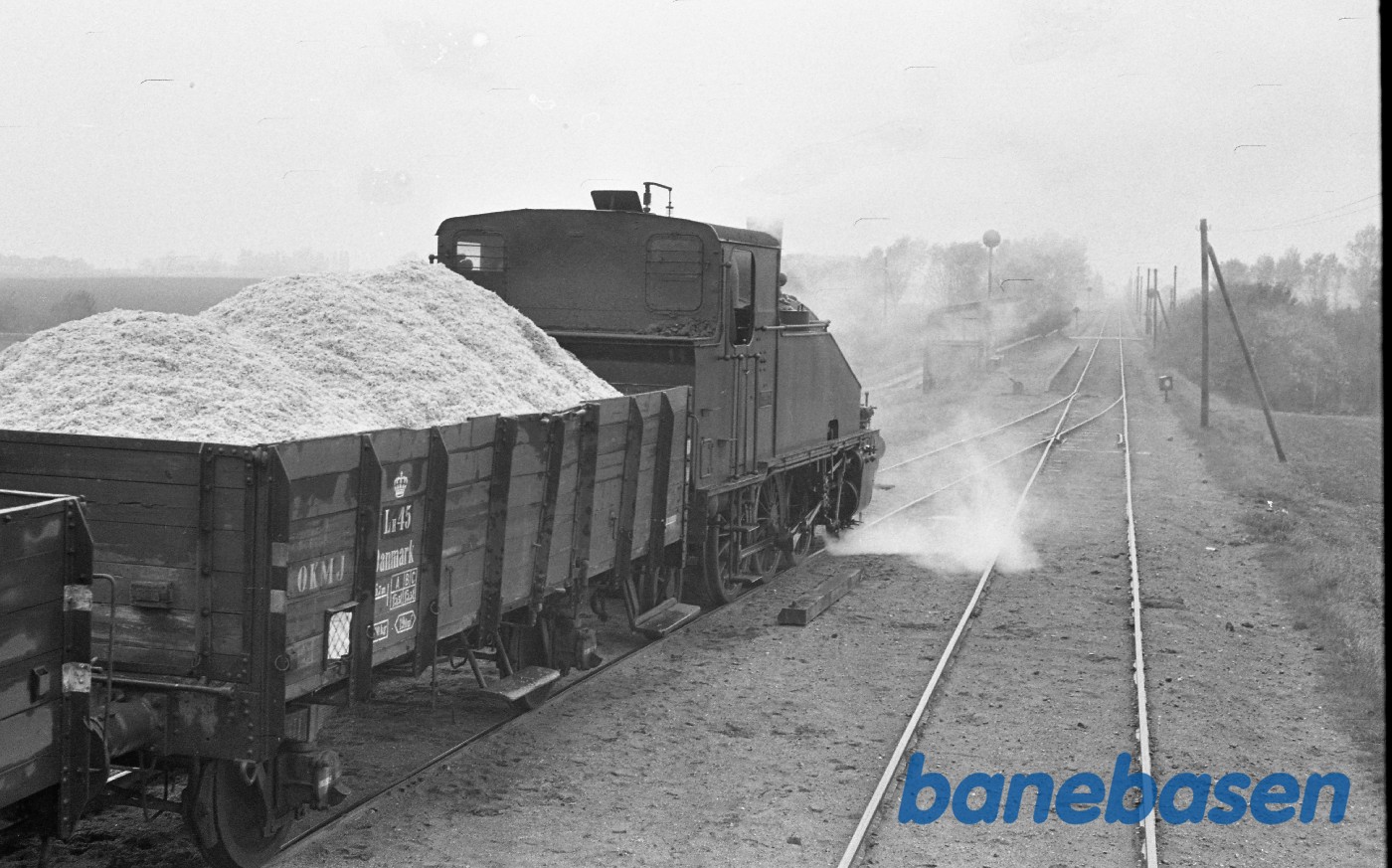 Damplokomotiv nr. 14 rangerer med godstog Damplokomotiv nr. 14 rangerer med godstog