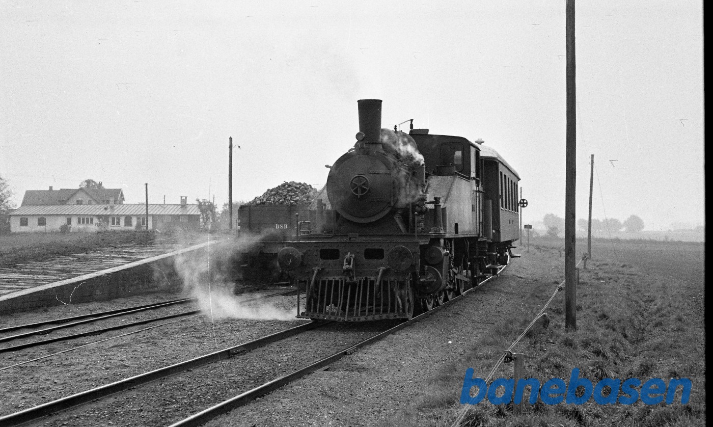 Damplokomotiv nr. 14 rangerer med godstog Damplokomotiv nr. 14 rangerer med godstog