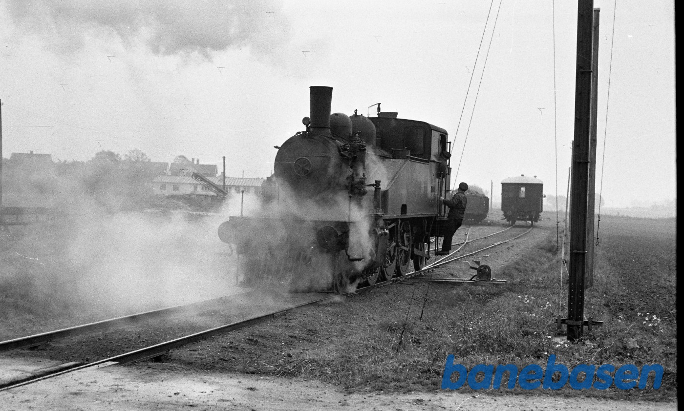Damplokomotiv nr. 14 rangerer med godstog Damplokomotiv nr. 14 rangerer med godstog