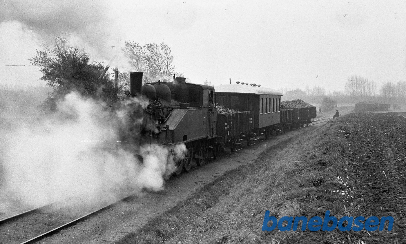 Damplokomotiv nr. 14 rangerer med godstog Damplokomotiv nr. 14 rangerer med godstog