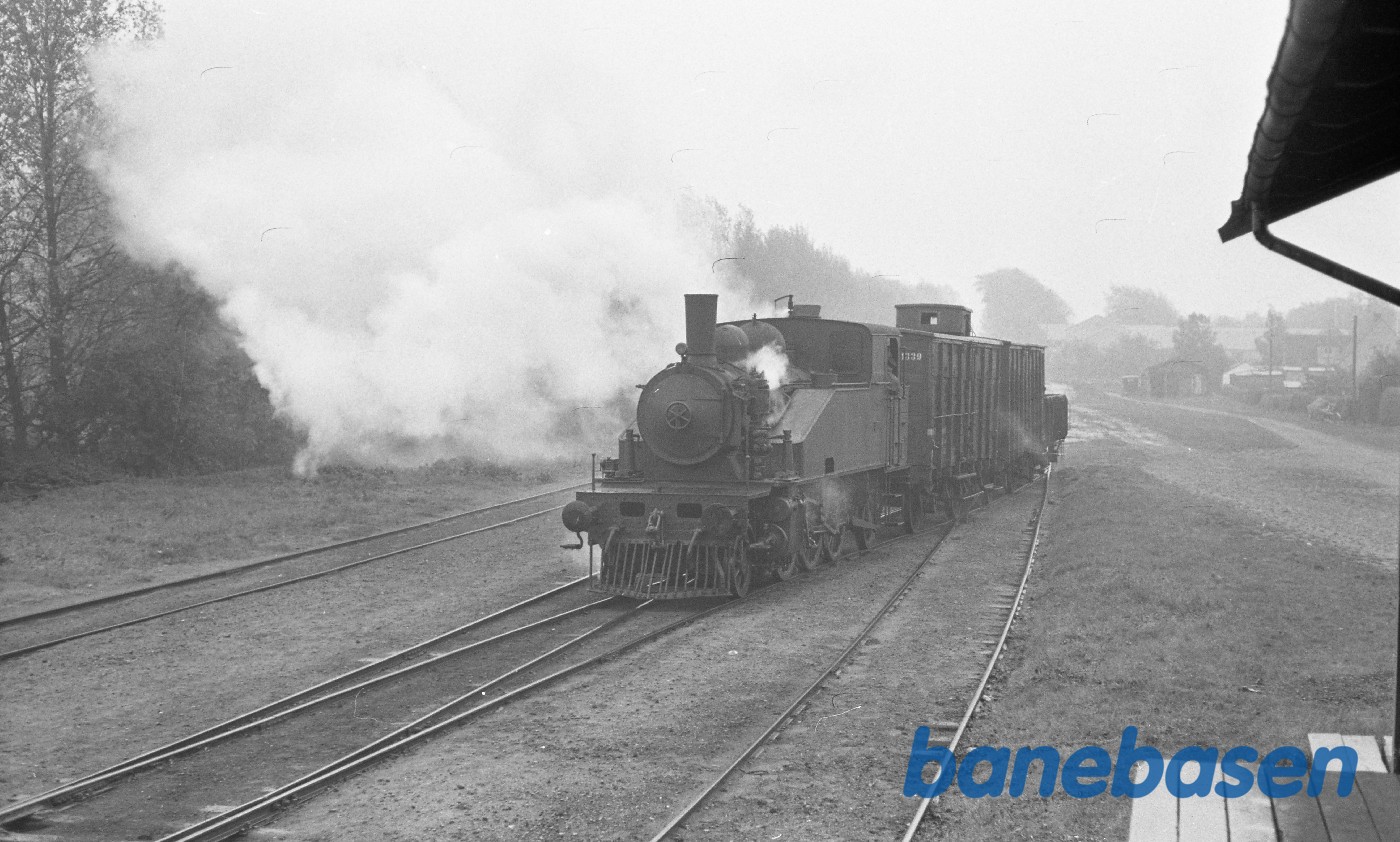 Damplokomotiv nr. 14 rangerer med godstog Damplokomotiv nr. 14 rangerer med godstog