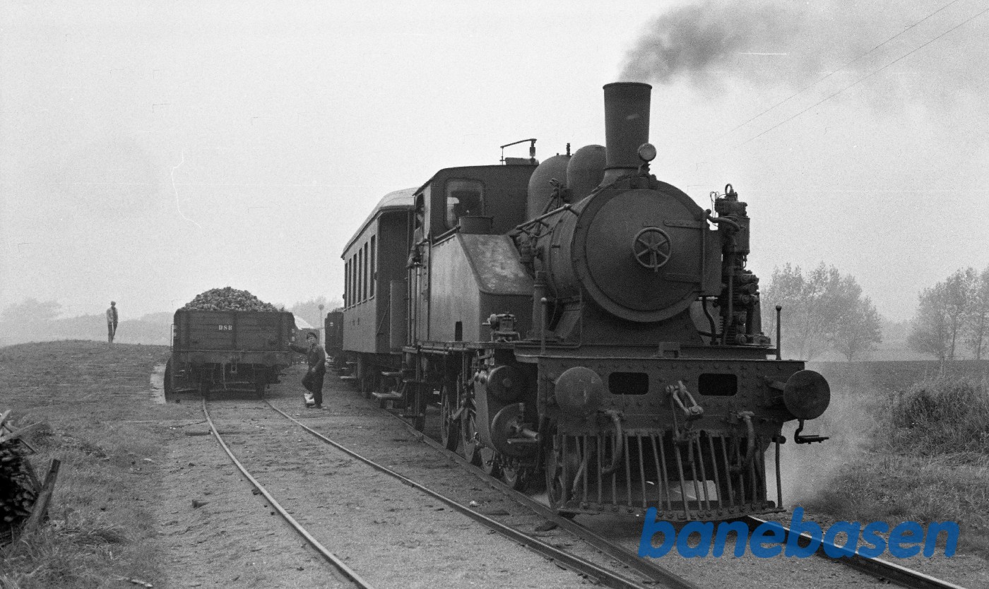 Damplokomotiv nr. 14 rangerer med godstog Damplokomotiv nr. 14 rangerer med godstog