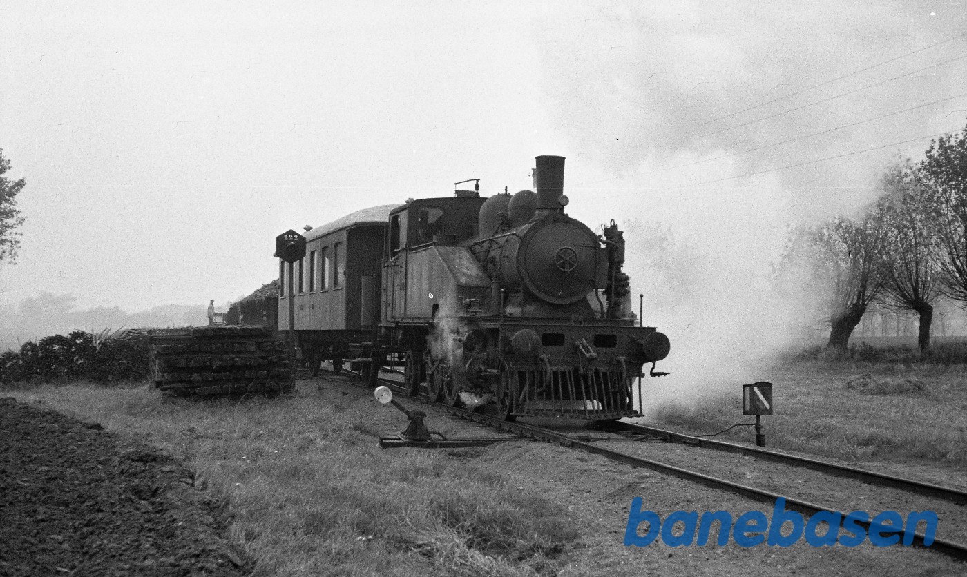 Damplokomotiv nr. 14 rangerer med godstog Damplokomotiv nr. 14 rangerer med godstog