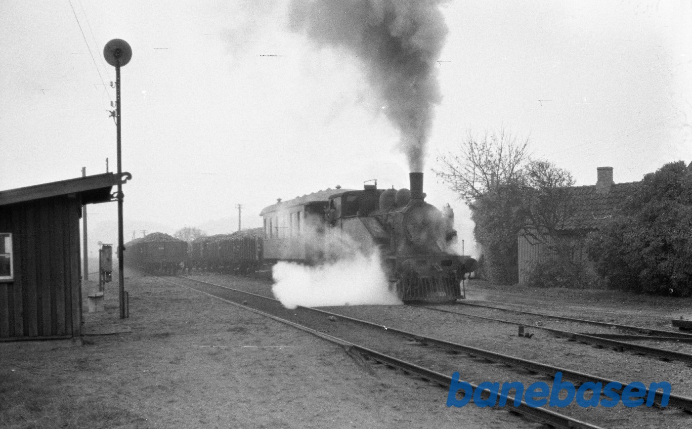 Damplokomotiv nr. 14 rangerer med godstog Damplokomotiv nr. 14 rangerer med godstog