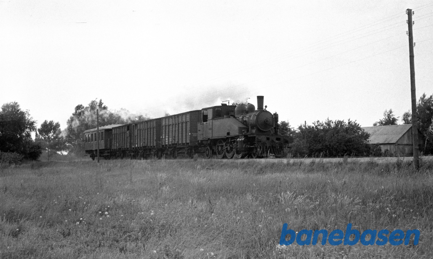 OKMJ nr. 14 med godstog til Odense, kort før Slukefter OKMJ nr. 14 med godstog til Odense, kort før Slukefter