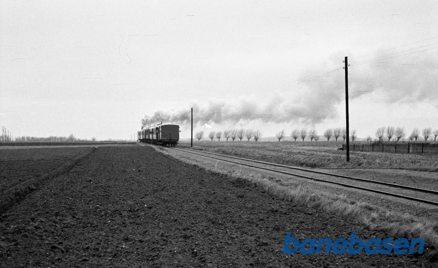 Damplokomotiv nr. 3 med "nissetog" fra Odense til Bogense Damplokomotiv nr. 3 med "nissetog" fra Odense til Bogense