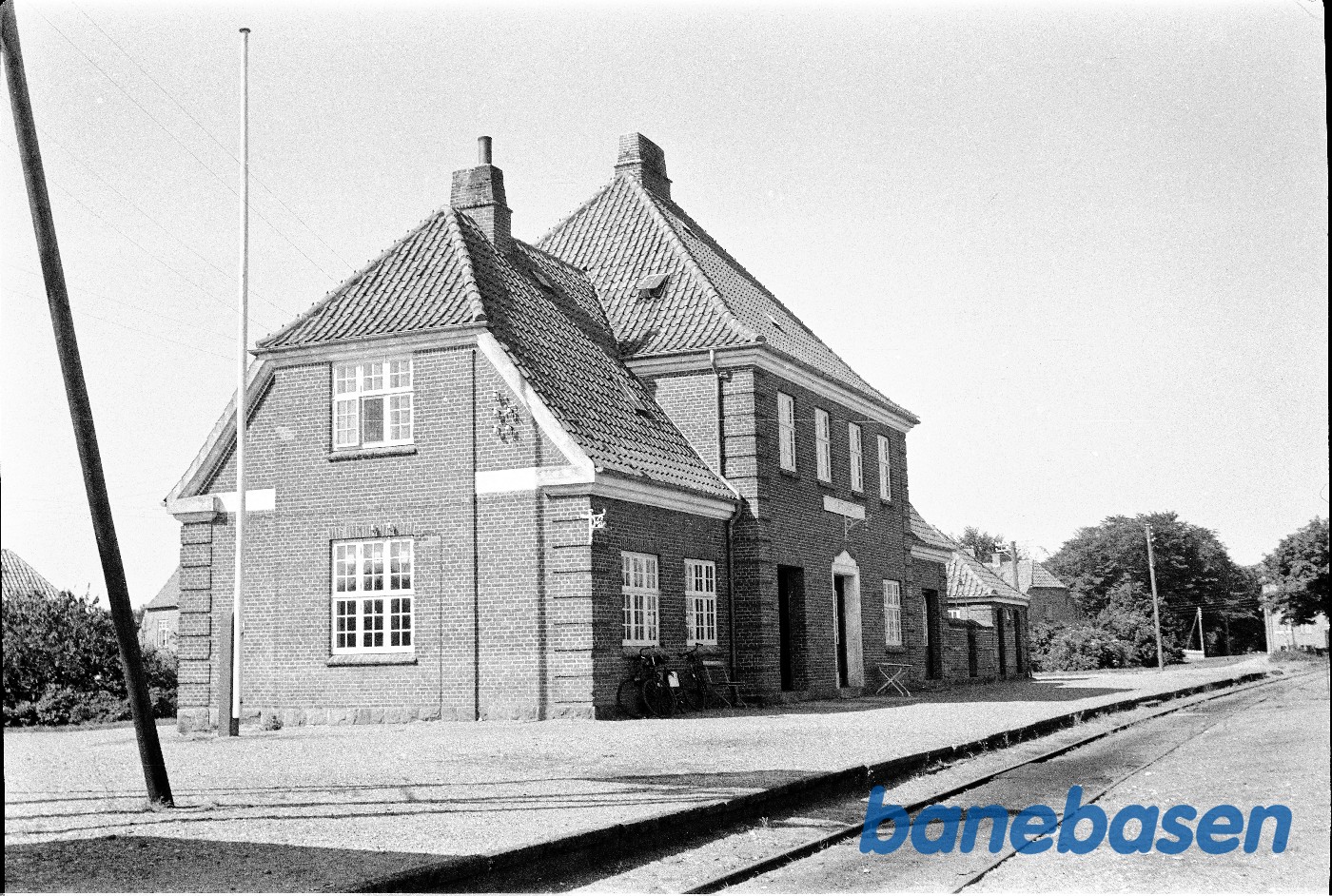 Hovedbygning, perronside Hovedbygning, perronside