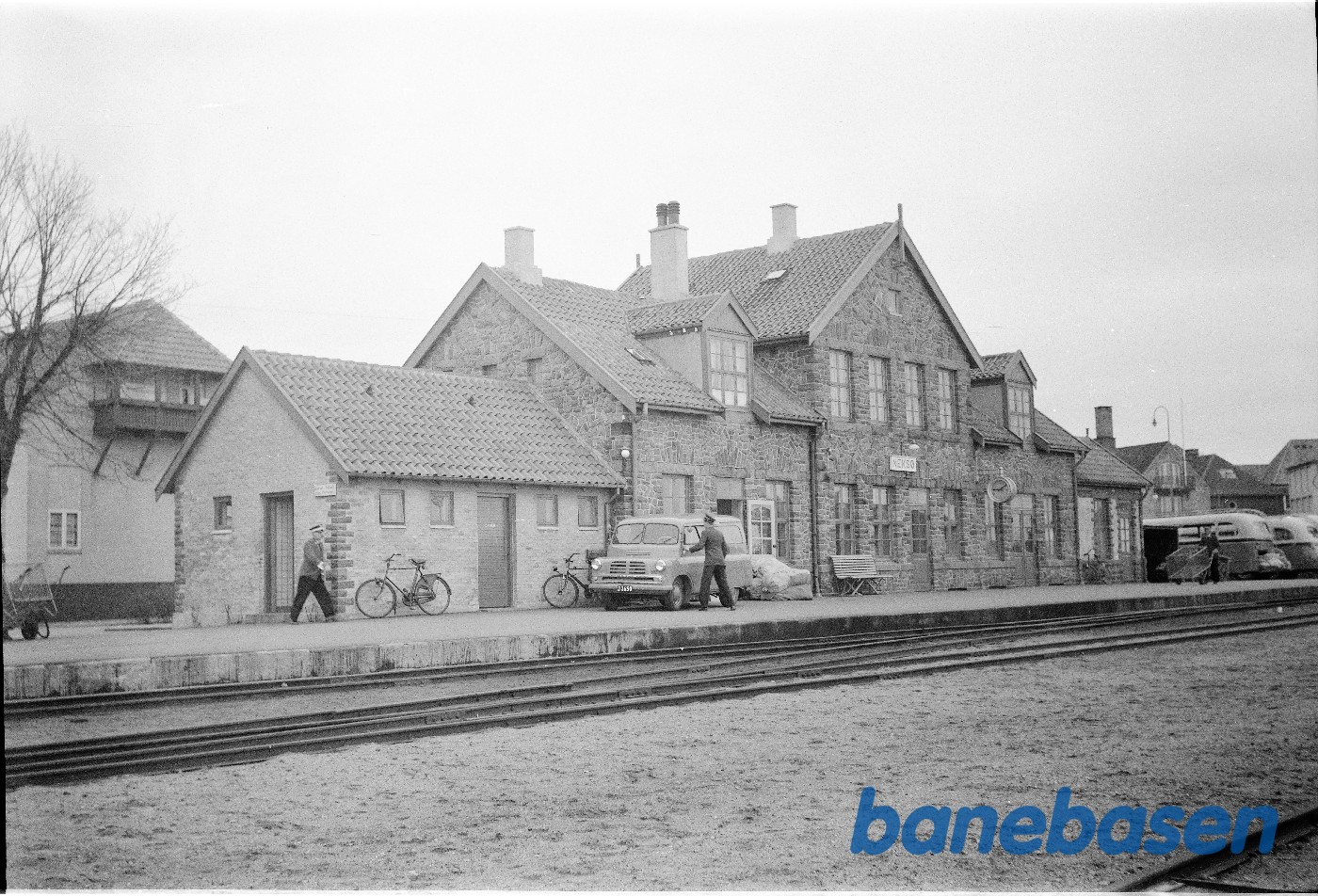 Hovedbygning, perronside Hovedbygning, perronside