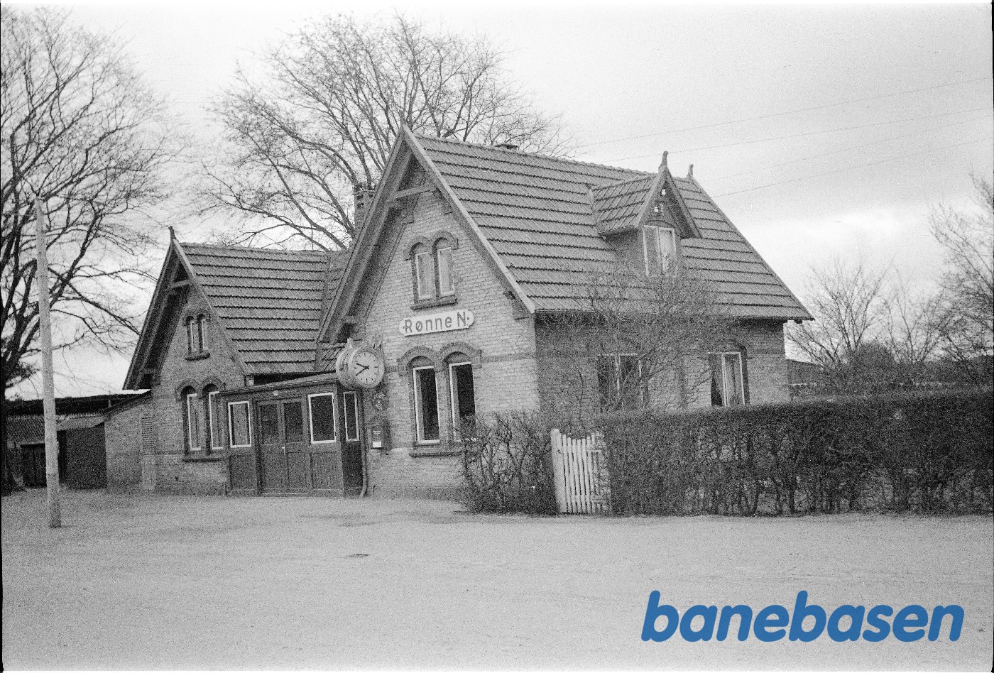 Rønne N, facade mod banen Rønne N, facade mod banen