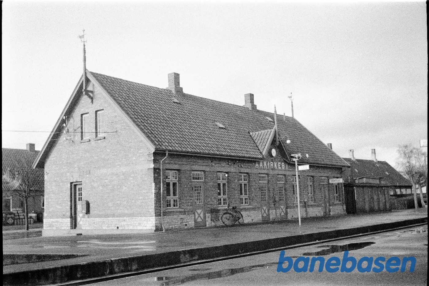 Hovedbygning, perronside Hovedbygning, perronside