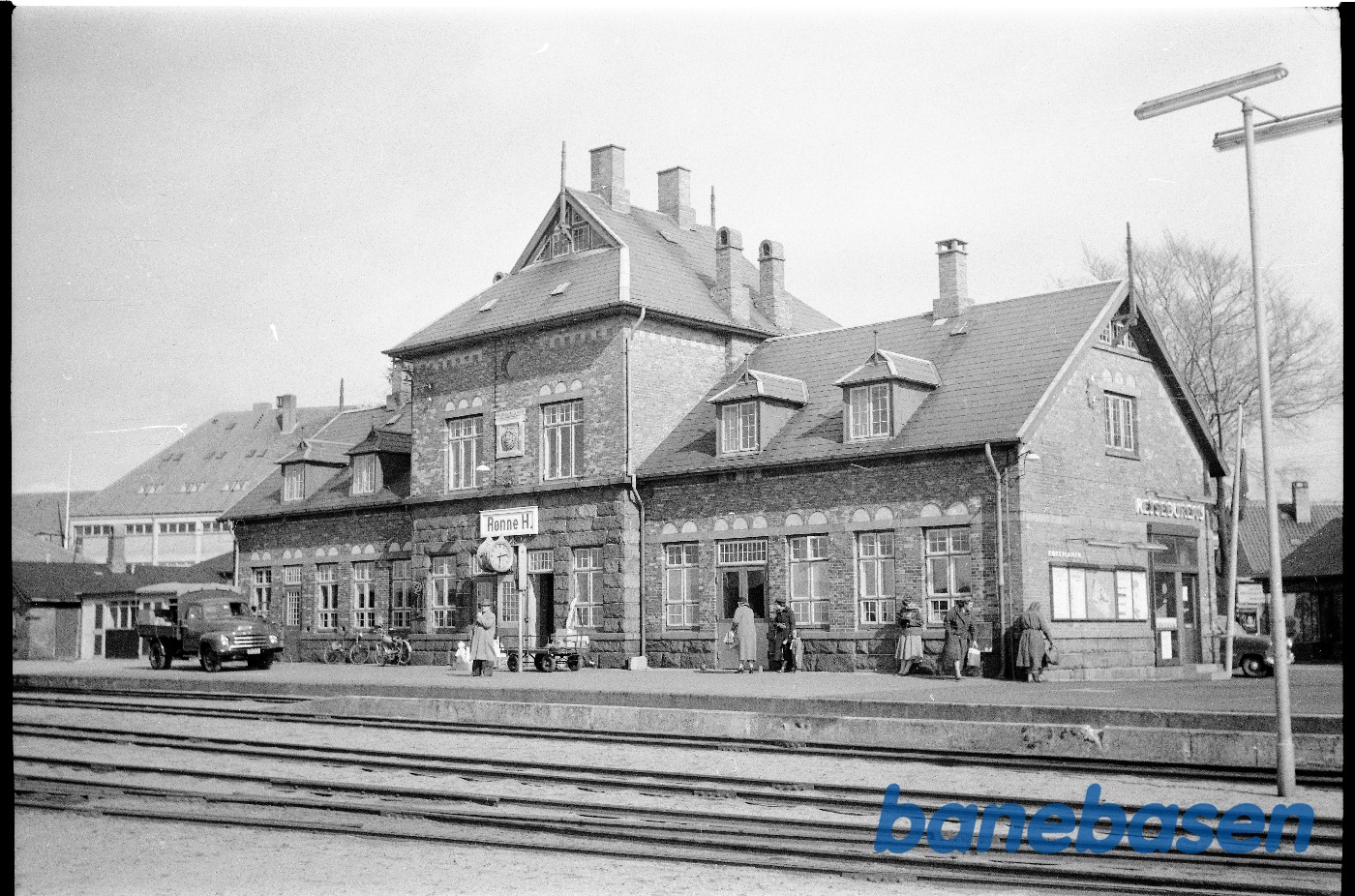 Rønne H, Hovedbygning, perronside Rønne H, Hovedbygning, perronside