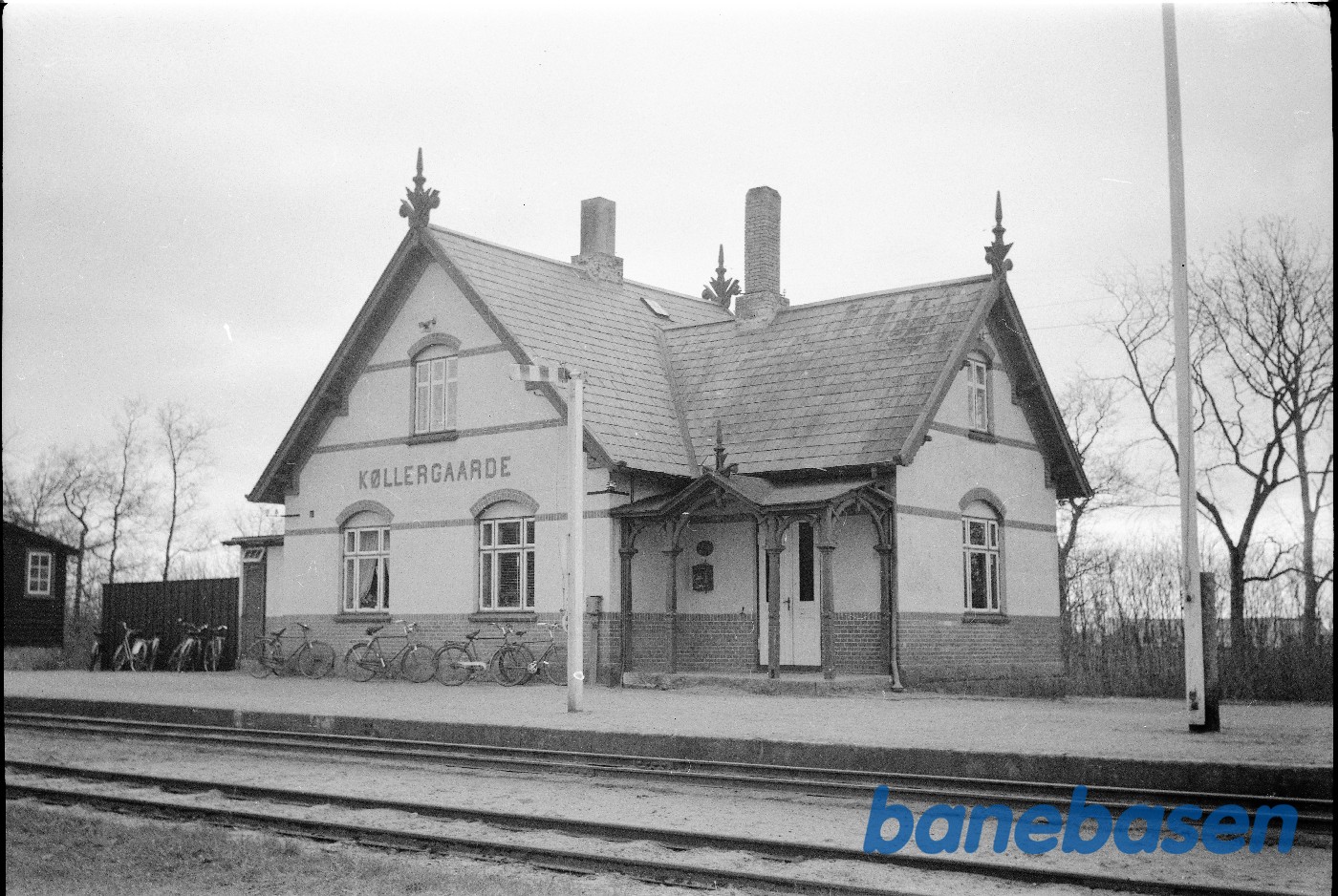 Hovedbygning, perronside Hovedbygning, perronside