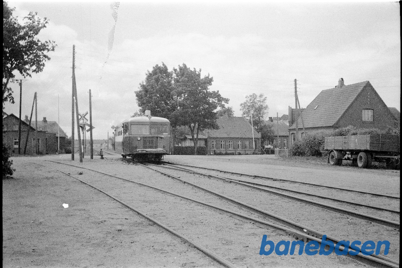 Skinnebustog under indkørsel til station Skinnebustog under indkørsel til station
