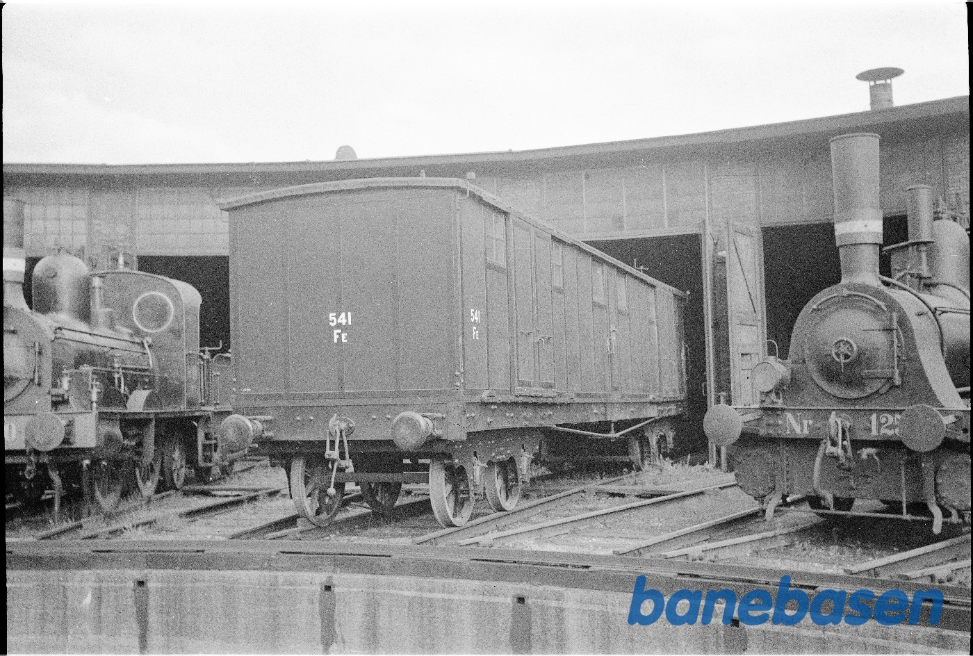 Visning af museumskøretøjer ved/i remise Visning af museumskøretøjer ved/i remise