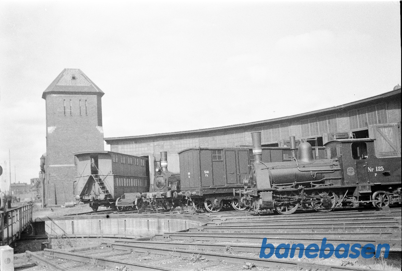 Visning af museumskøretøjer ved/i remise Visning af museumskøretøjer ved/i remise