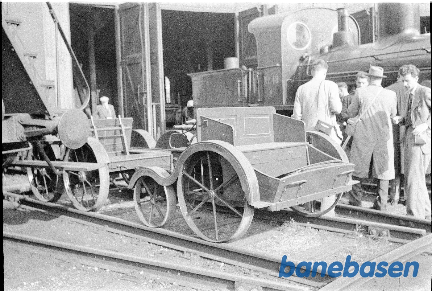 Visning af museumskøretøjer ved/i remise Visning af museumskøretøjer ved/i remise