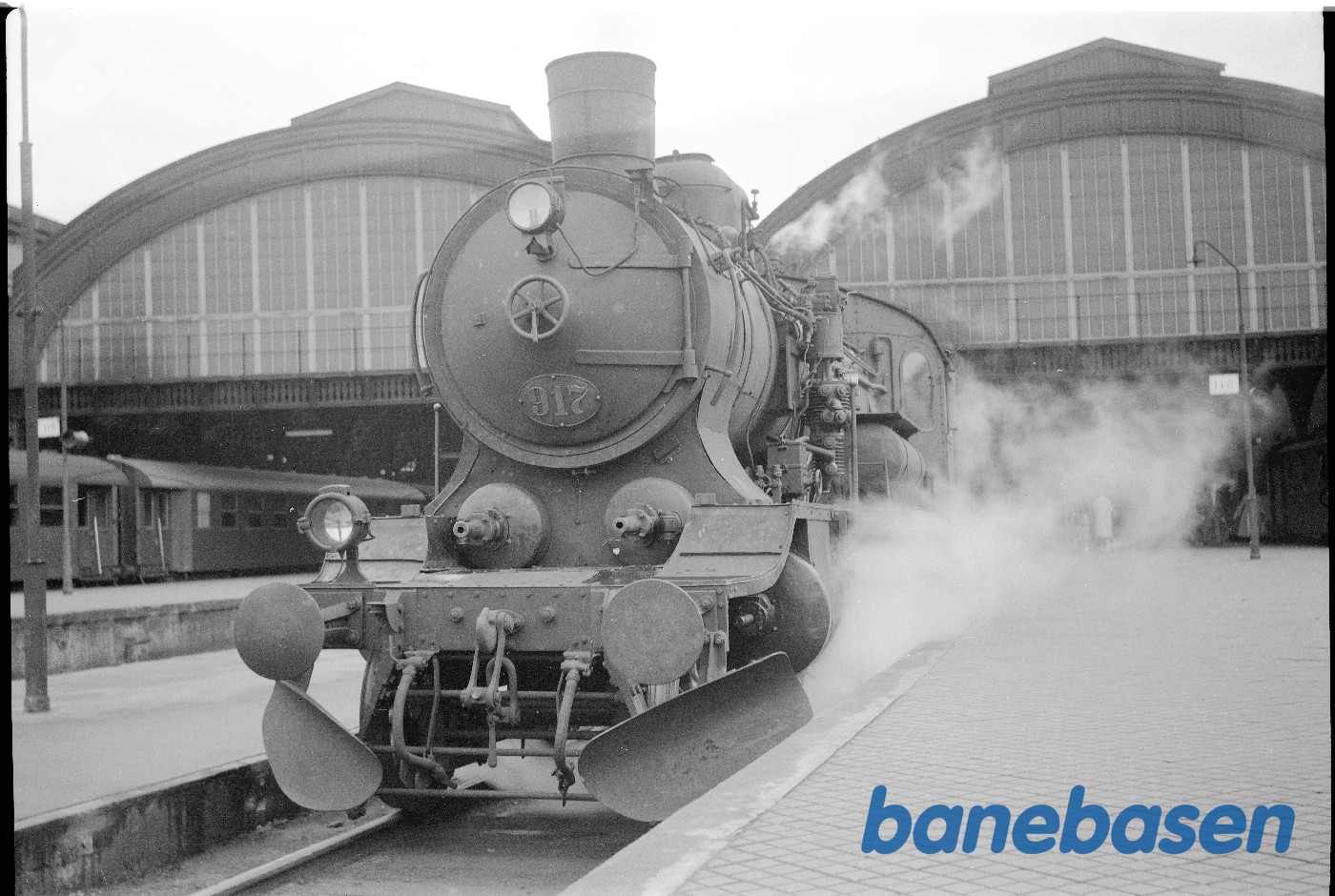 Med tog på København H ved perron Med tog på København H ved perron