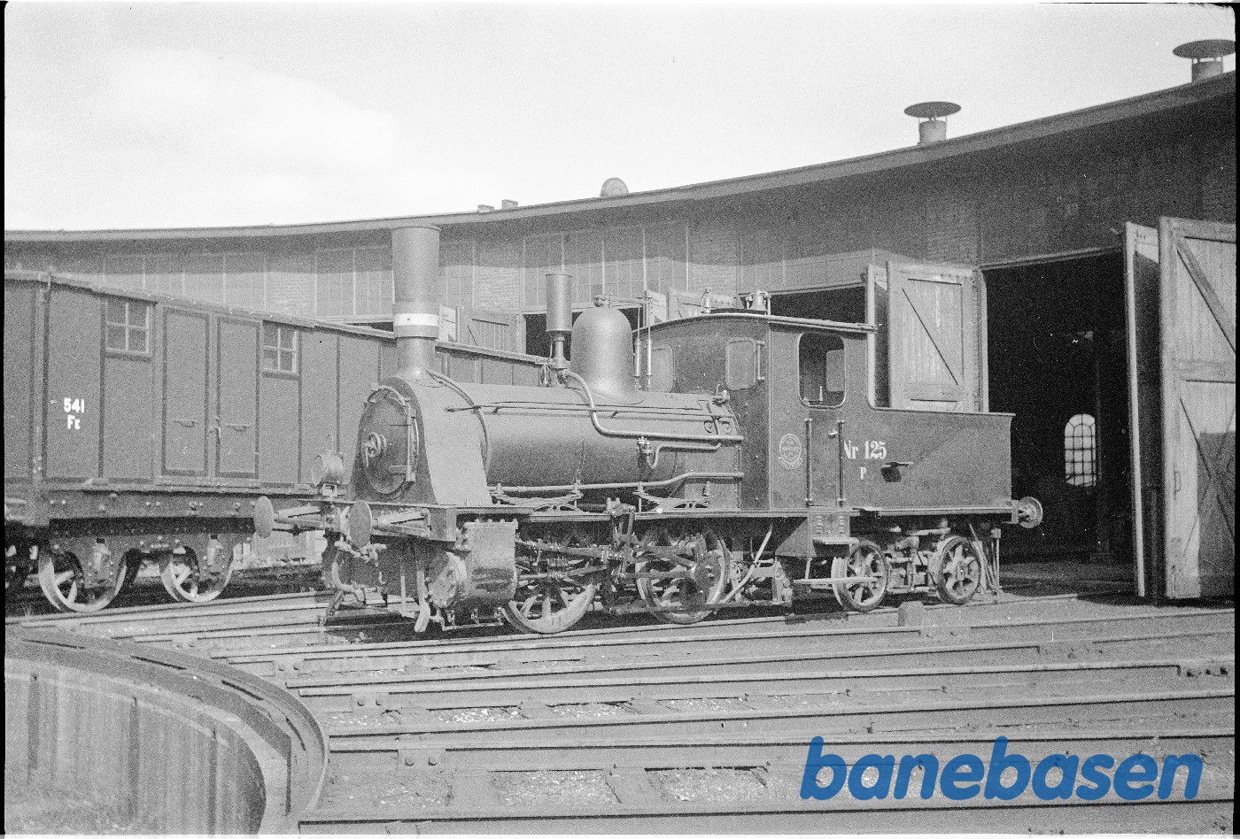 Visning af museumskøretøjer ved/i remise, P 125 Visning af museumskøretøjer ved/i remise, P 125