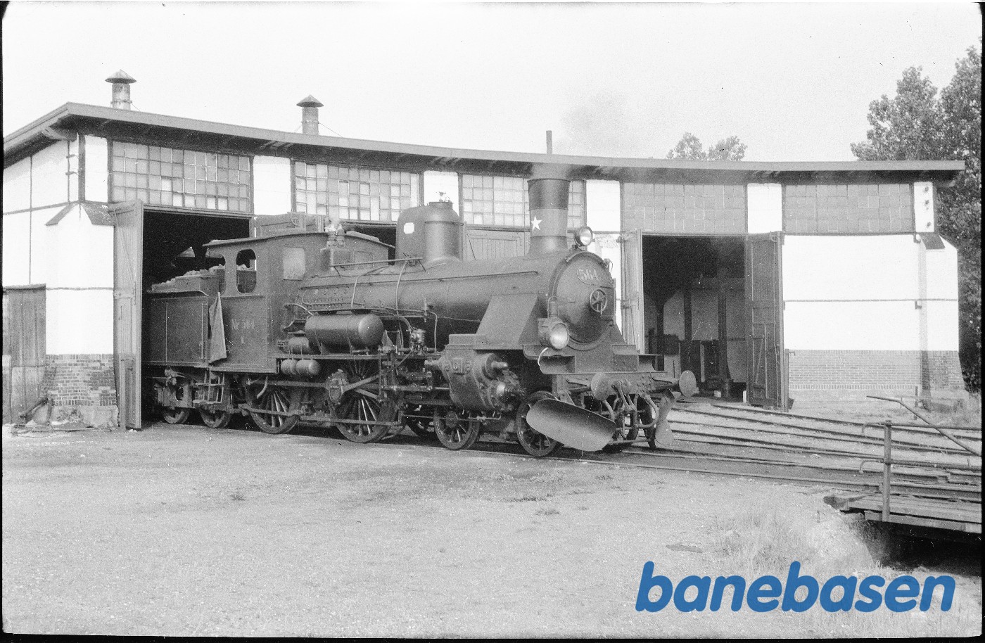 Damplok K 564 ved remise Damplok K 564 ved remise