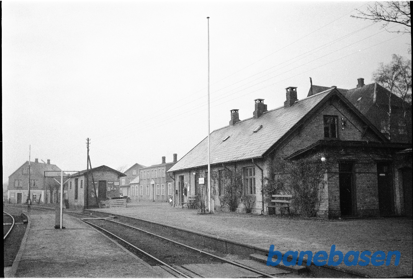 Hovedbygning, perroner Hovedbygning, perroner