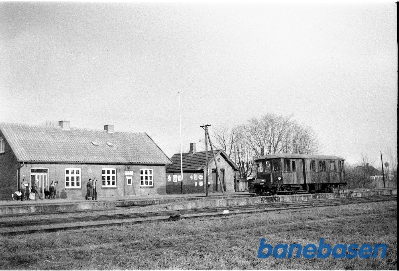 Station, perron, motorvogn Station, perron, motorvogn