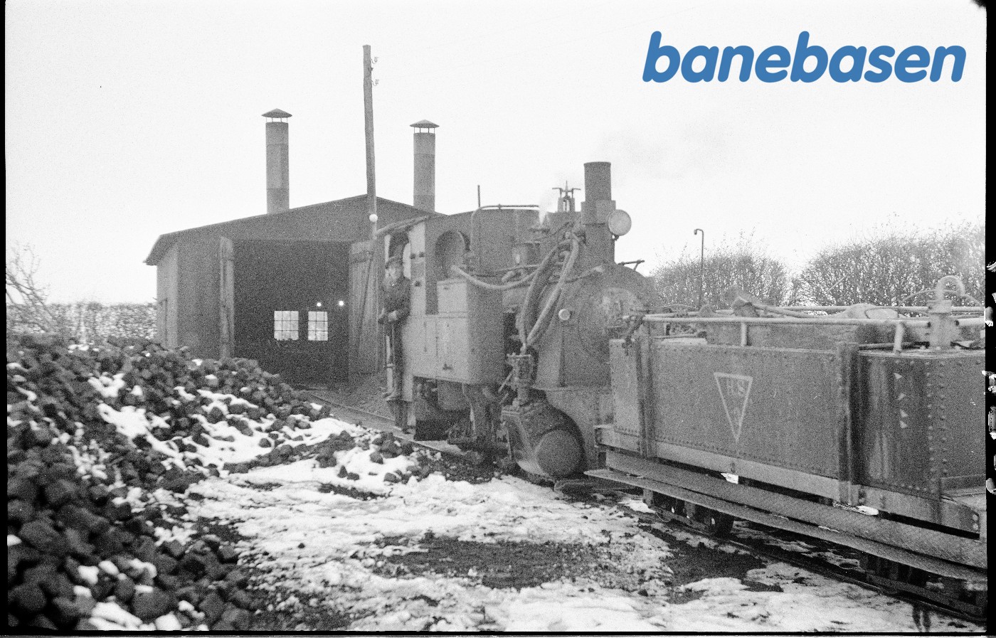 Billedet er taget på Horslunde Saftstation ved remisen eller på fabriksområdet Billedet er taget på Horslunde Saftstation ved remisen eller på fabriksområdet