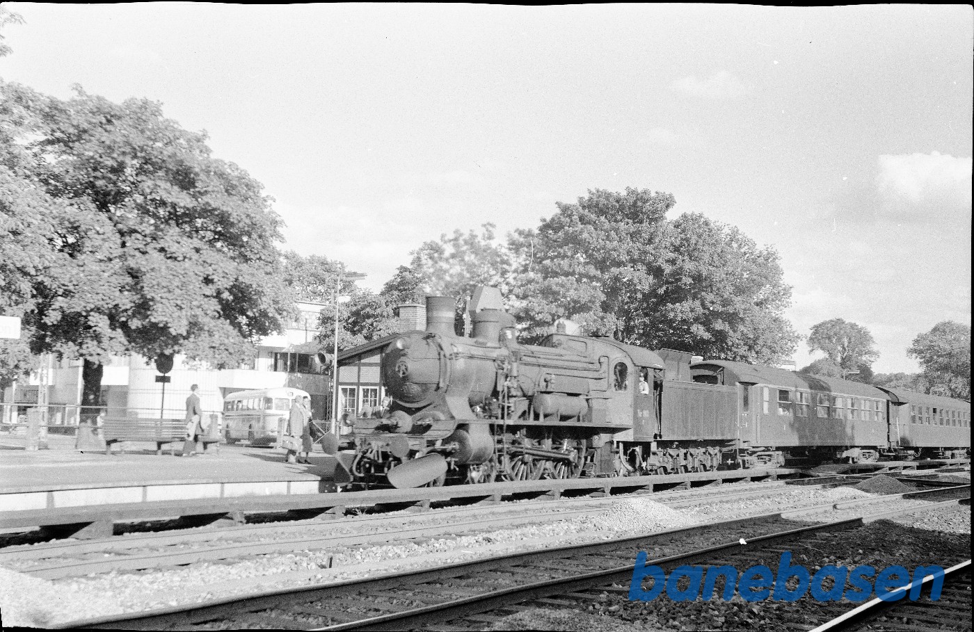 P 913 med tog mod Helsingør P 913 med tog mod Helsingør