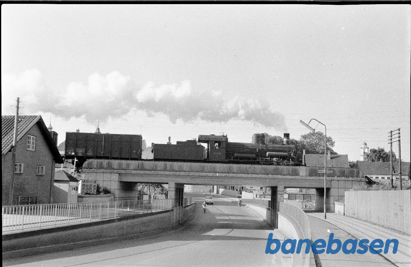 D-maskine passerer over bro vest for Kolding Station Evt D 840 (?) D-maskine passerer over bro vest for Kolding Station Evt D 840 (?)